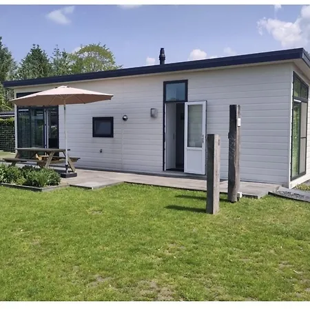 Chalet Knus chalet Heidebloem Putten