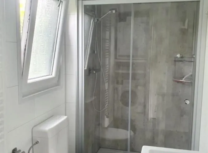 Knus Chalet Heidebloem Recreational Purposes Only プッテン